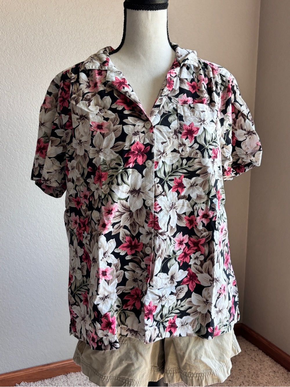 Cathy Daniels Black, beige & Pink Floral Button-Up Blouse women’s L